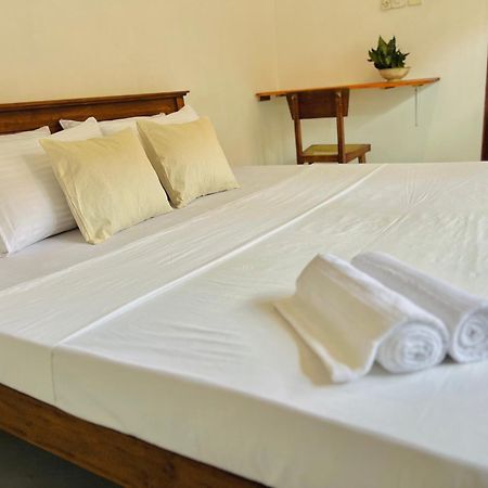 Bed and Breakfast Sea Frame By Walkseylon Хиккадува Экстерьер фото