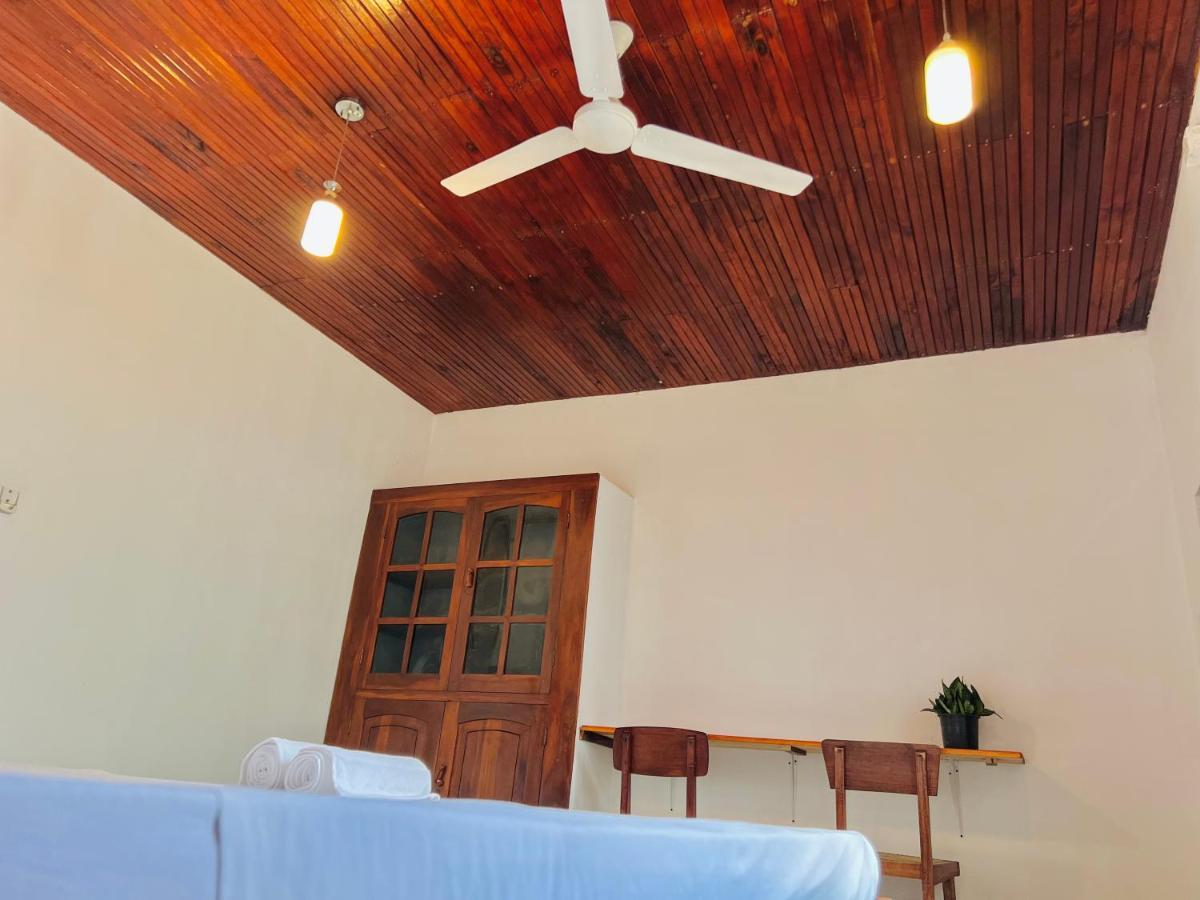 Bed and Breakfast Sea Frame By Walkseylon Хиккадува Экстерьер фото